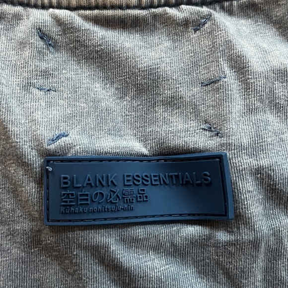 Blank Essentials Blue T-Shirt Size Large - Picture 6 of 7